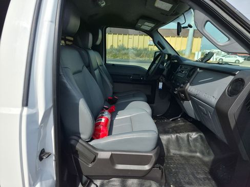 Used 2016 Ford F550 4x4 Regular Cab Super Duty image 26