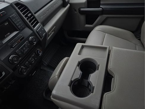 Used 2018 Ford F550 2WD Regular Cab Super Duty image 20