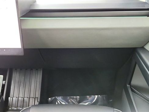 Used 2025 Tesla Cybertruck AWD Crew Cab image 34