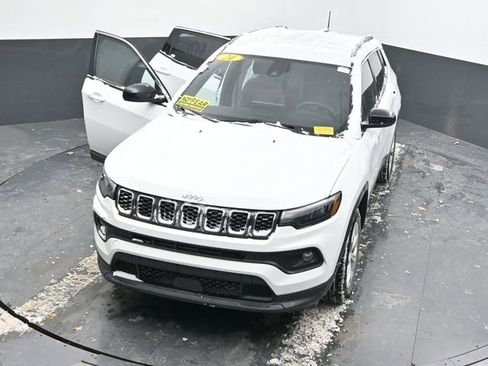 Used 2024 Jeep Compass Latitude image 58
