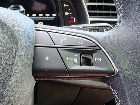 Used 2023 Audi Q8 Premium Plus image 39