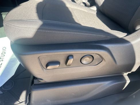 Used 2025 Chevrolet Silverado 3500 LT w/ Convenience Package image 11