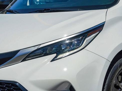 Used 2024 Toyota Sienna XSE w/ XSE Premium Package AWD/4WD image 8