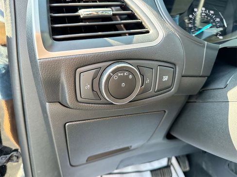 Used 2023 Ford Edge SEL image 16