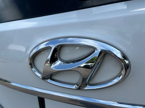 Used 2018 Hyundai Santa Fe SE FWD image 40