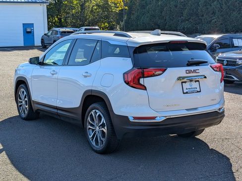 Used 2021 GMC Terrain SLT image 3