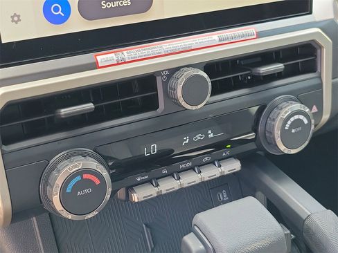 Used 2025 Toyota Tacoma TRD Off-Road image 26