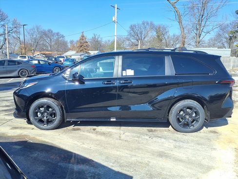 New 2026 Toyota Sienna XLE Woodland Edition image 32