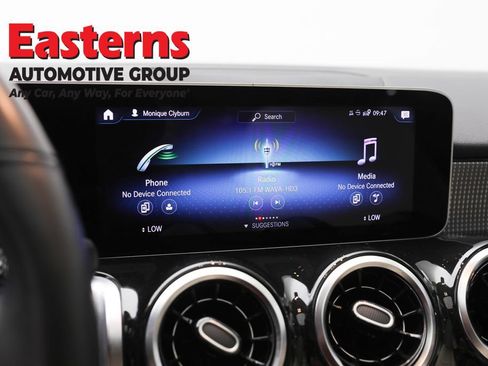 Used 2021 Mercedes-Benz GLB 250 4MATIC w/ Premium Package image 19