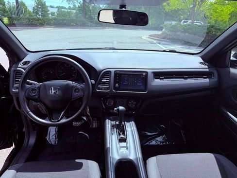 Used 2022 Honda HR-V Sport image 8