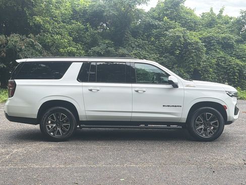 Used 2024 Chevrolet Suburban Z71 AWD/4WD image 2