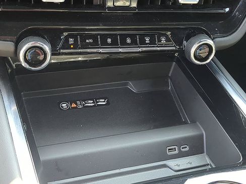 Certified 2025 Chevrolet Tahoe Premier AWD/4WD image 25