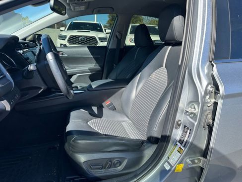 Used 2019 Toyota Camry SE w/ Convenience Package image 8