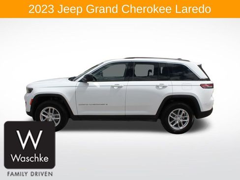 Used 2023 Jeep Grand Cherokee Laredo w/ Luxury Tech Group I AWD/4WD image 4