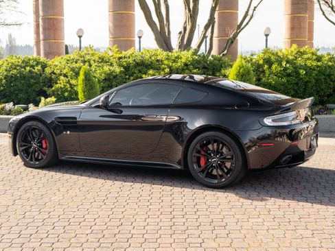 Used 2015 Aston Martin V12 Vantage S image 2