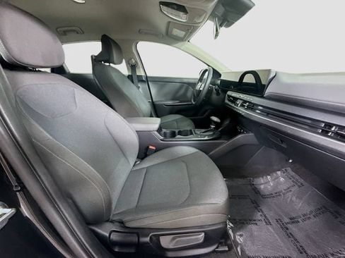 Used 2025 Kia K4 FWD image 25