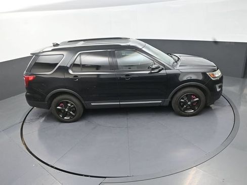 Used 2017 Ford Explorer XLT AWD/4WD image 32