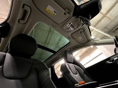 Certified 2023 Volvo XC60 B5 Plus w/ Climate Package image 22