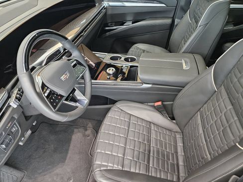 Certified 2025 Cadillac Escalade ESV V AWD/4WD image 11