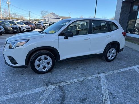 Used 2023 Subaru Forester Base image 2