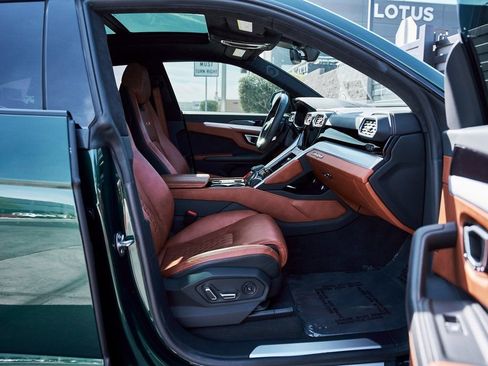 Used 2023 Lamborghini Urus S image 25