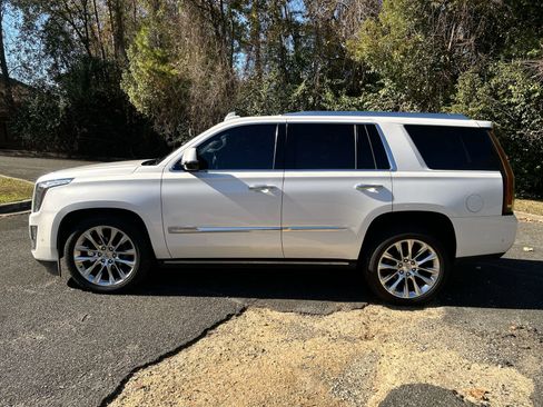 Used 2017 Cadillac Escalade Premium Luxury image 3