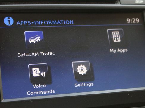 Used 2017 Nissan Titan SV image 33