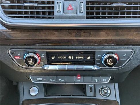 Used 2020 Audi Q5 2.0T Premium w/ Convenience Package image 14