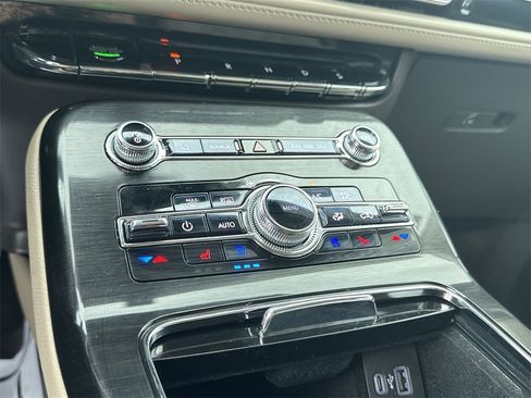 Used 2022 Lincoln Nautilus Reserve image 24