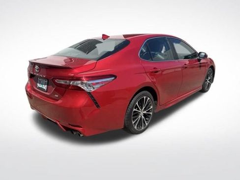 Used 2019 Toyota Camry SE FWD image 2