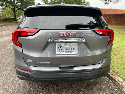 Used 2020 GMC Terrain SLE w/ Driver Convenience Package FWD image 4