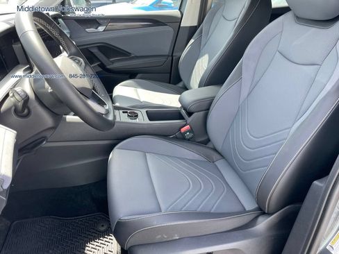 Certified 2025 Volkswagen Tiguan SE AWD/4WD image 14