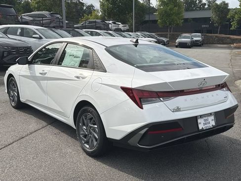 New 2026 Hyundai Elantra Hybrid FWD image 6
