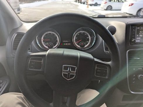 Used 2018 Dodge Grand Caravan SE image 11
