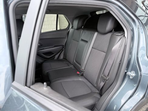 Used 2022 Chevrolet Trax LT w/ LT Convenience Package image 30