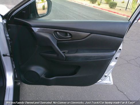 Used 2019 Nissan Rogue S image 30