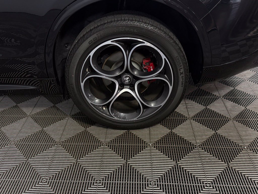 Used 2024 Alfa Romeo Stelvio Veloce AWD/4WD image 11