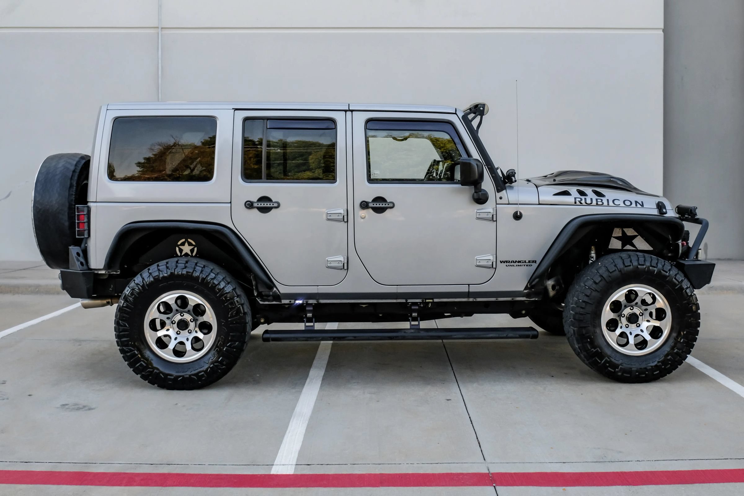Used 2016 Jeep Wrangler Unlimited Rubicon w/ Connectivity Group AWD/4WD image 10
