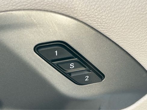 Used 2023 Chrysler Pacifica Touring-L FWD image 24