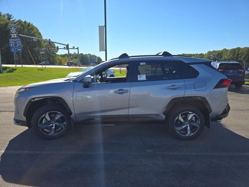 New 2025 Toyota RAV4 SE image 6