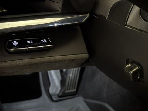 Used 2024 Chevrolet Corvette Stingray Premium Cpe w/ Z51 Performance Package RWD image 13