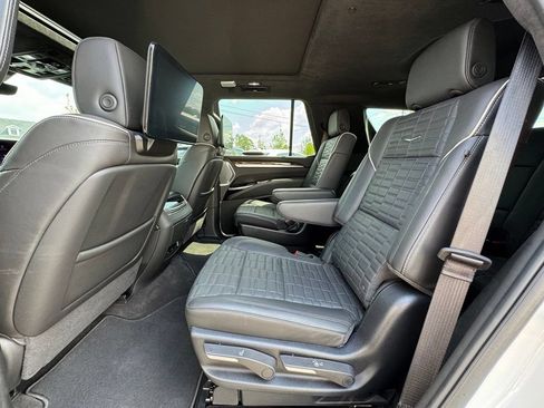 Used 2025 Cadillac Escalade Sport Platinum w/ LPO, ONYX Package AWD/4WD image 35