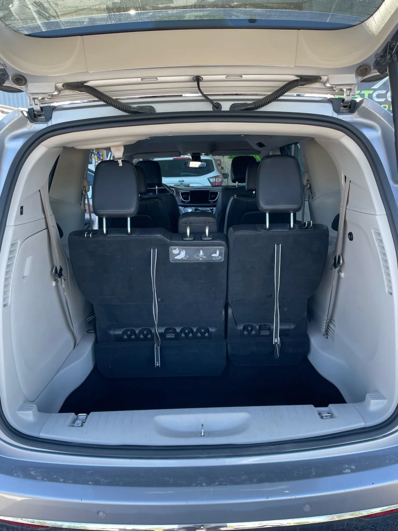Used 2017 Chrysler Pacifica Touring-L FWD image 18
