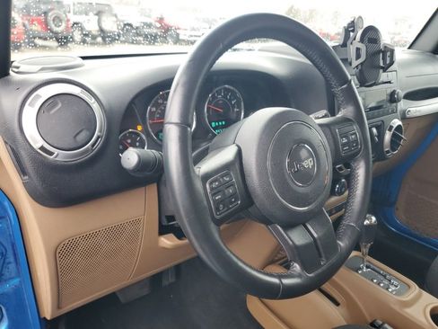 Used 2016 Jeep Wrangler Unlimited Sahara w/ Connectivity Group image 10