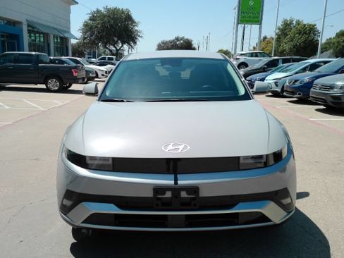 Used 2025 Hyundai Ioniq 5 SE RWD image 3