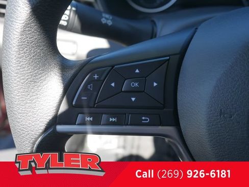 Used 2024 Nissan Altima 2.5 SV FWD image 24