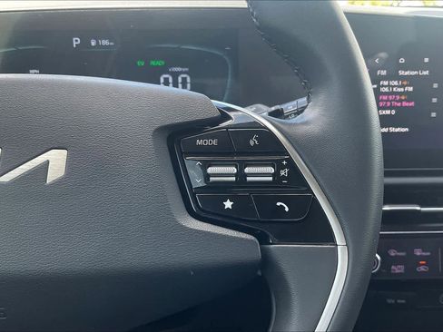 Certified 2024 Kia Niro EX FWD image 25