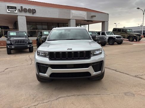 New 2026 Jeep Grand Cherokee Altitude AWD/4WD image 2