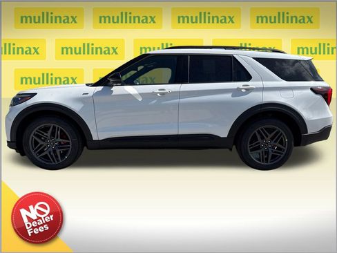 New 2026 Ford Explorer ST-Line RWD image 2