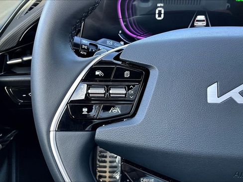 Used 2024 Kia Niro EX Touring image 20